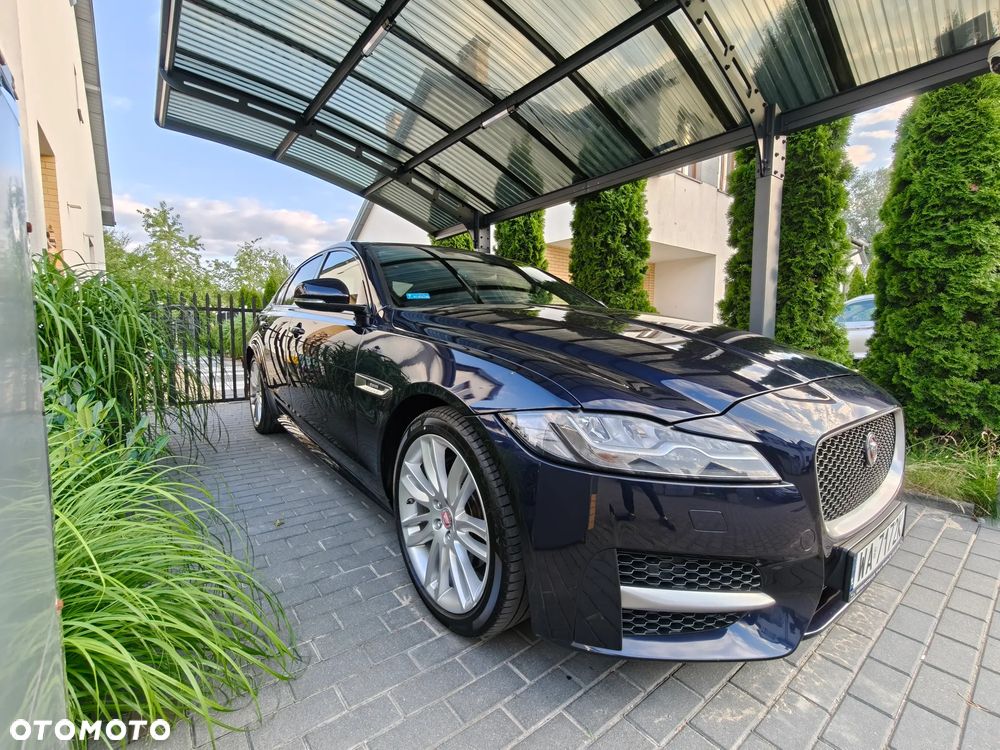 Jaguar XF 2.0 i4D R-Sport - 4