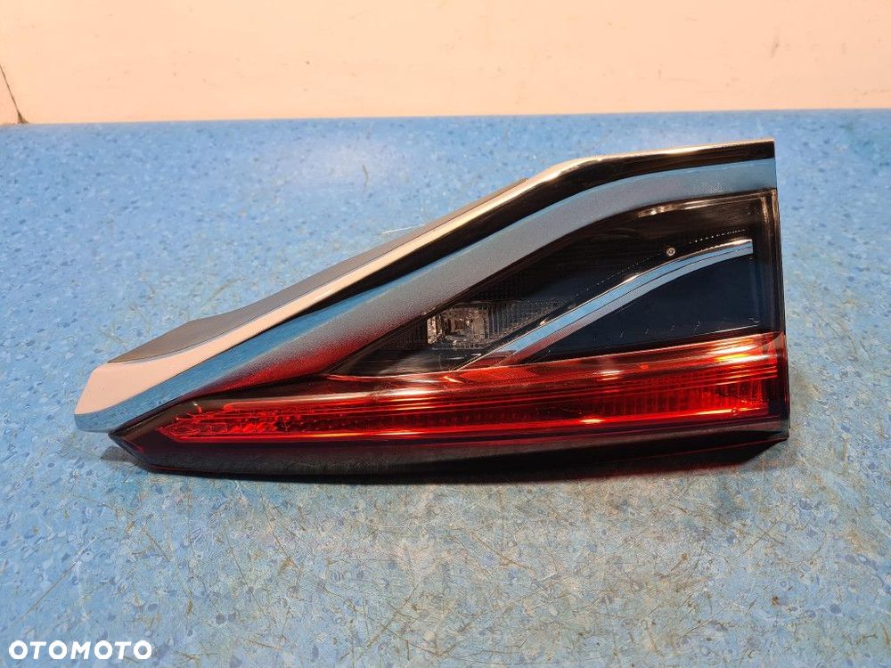 TOYOTA COROLLA E21 LAMPA TYŁ LEWA WEWNĘTRZNA 81590-02C20-00 - 1