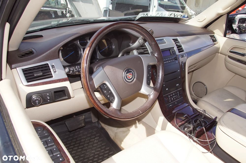 Cadillac Escalade 6.2 v8 Rok 2008 auto w całości na części tel. 692106889 silnik, maska, drzwi, lampa, skrzynia, lusterko, klapa, kierownica, lusterko, szyba - 3