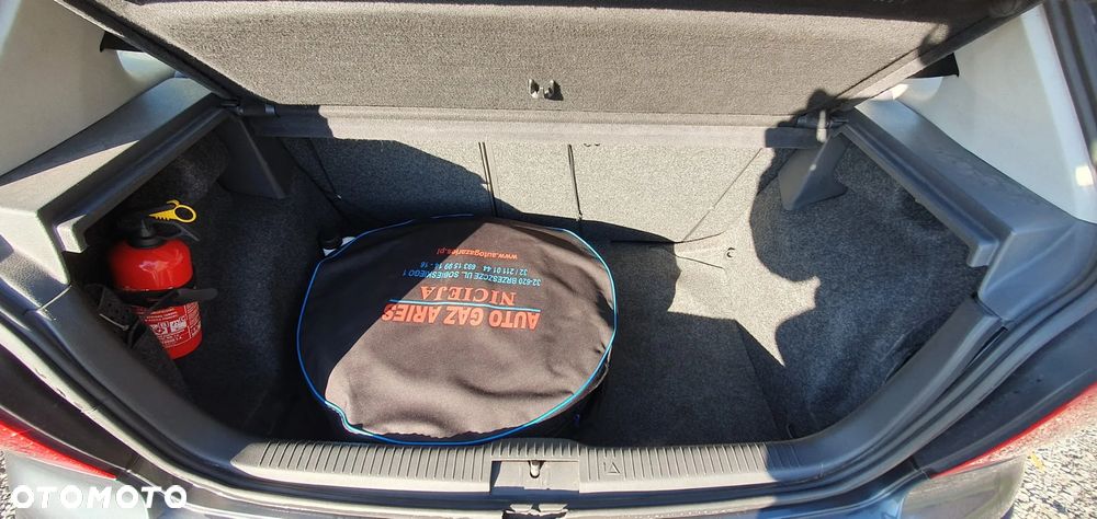 Volkswagen Polo 1.4 Comfortline - 14