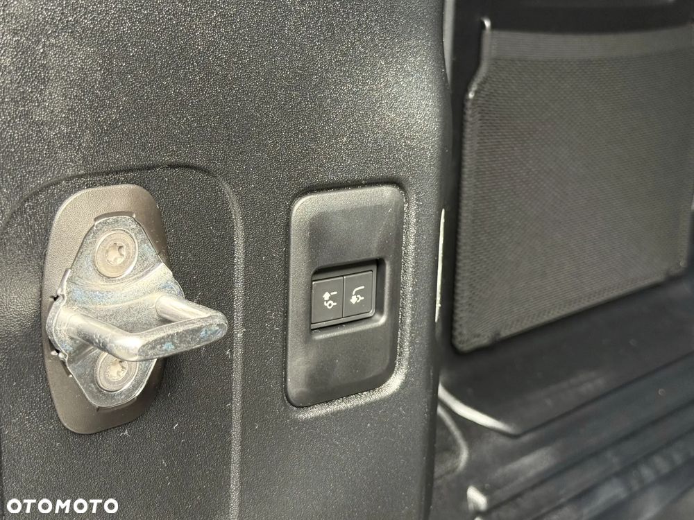Land Rover Defender 110 D250 S - 15