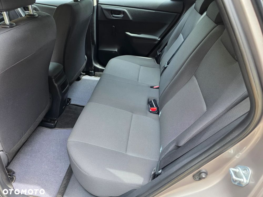Toyota Auris 1.33 Dual-VVT-i - 15