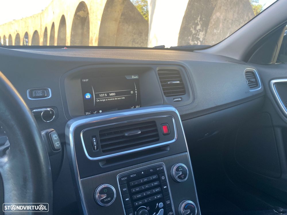Volvo V60 D4 Geartronic Black Line - 14