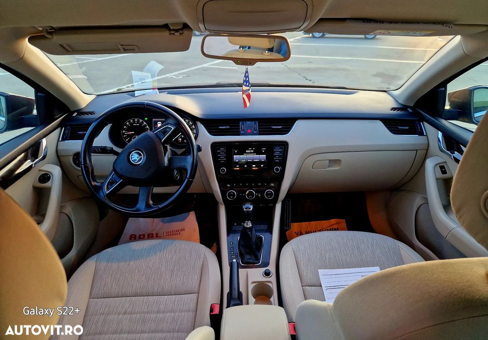 Skoda Octavia Combi 2.0 TDI DSG Premium Edition - 8