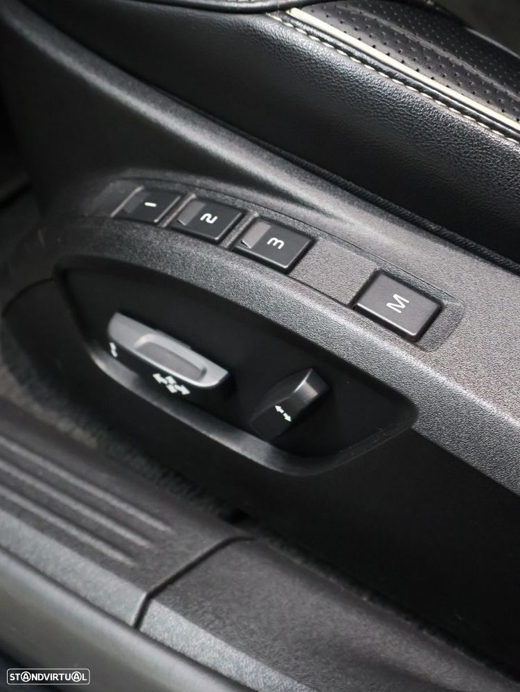 Volvo V40 D2 R Design - 18