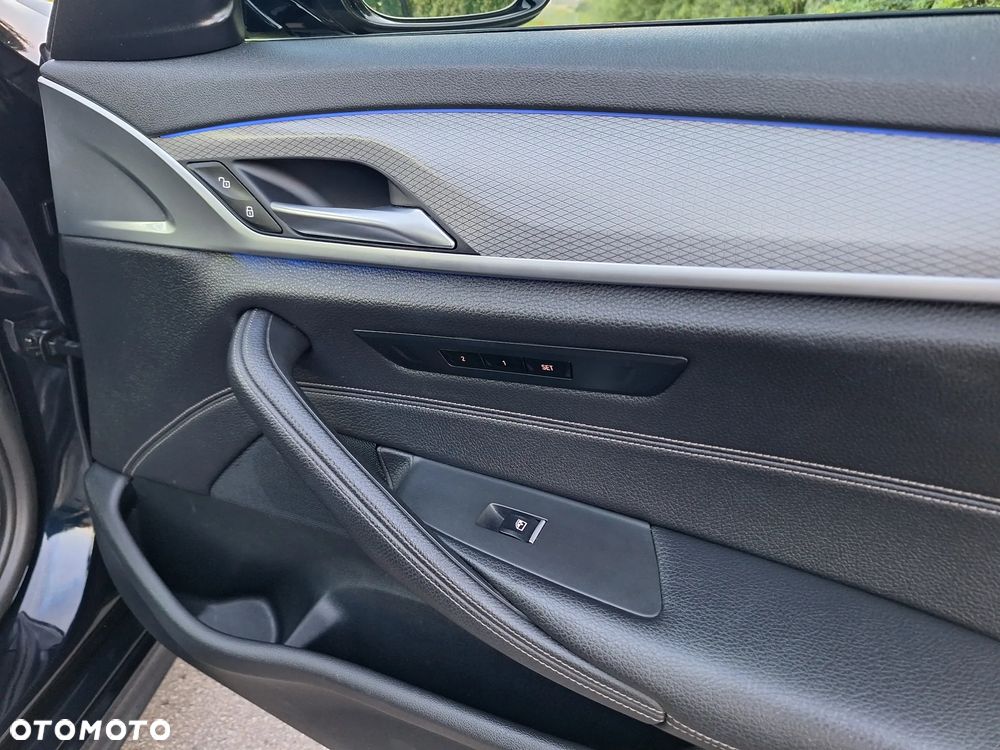 BMW Seria 5 520d M Sport Edition - 16