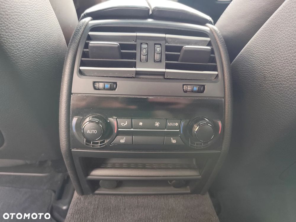 BMW Seria 7 750i L xDrive - 22