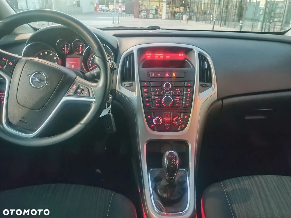 Opel Astra 1.6 Turbo White Edition - 9