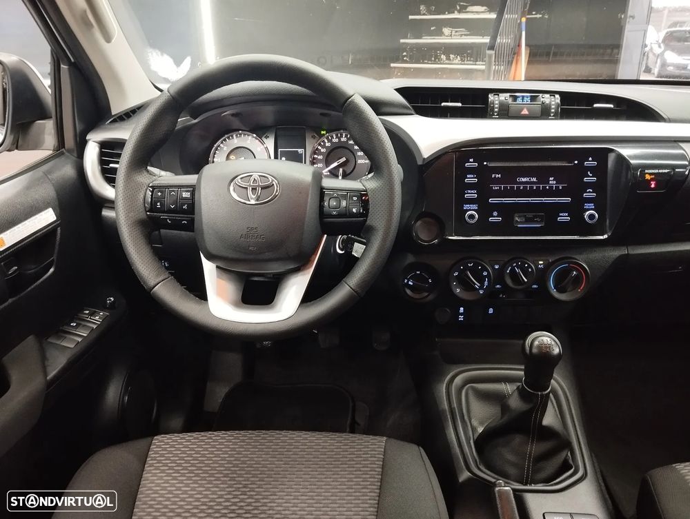 Toyota Hilux 2.4 D-4D 4WD CD CM - 9