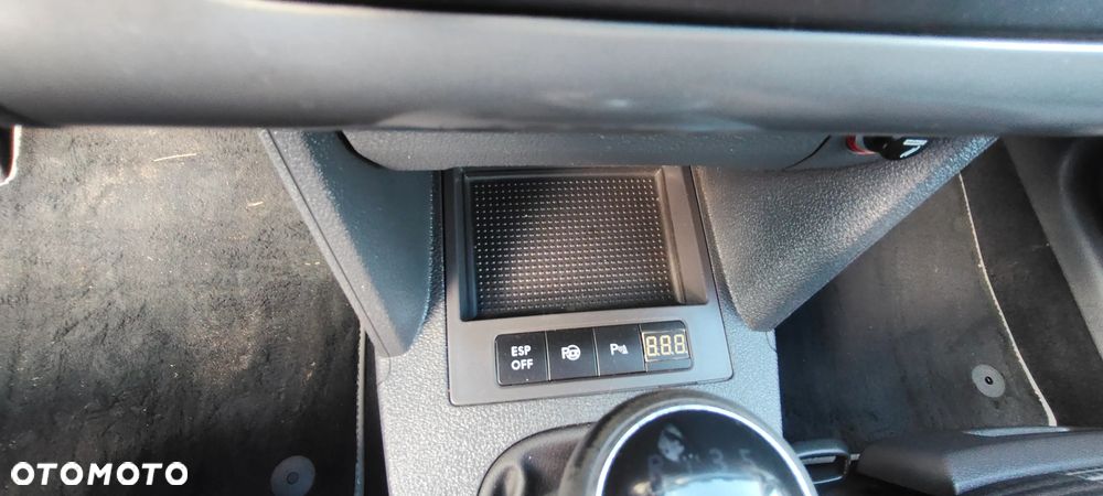 Volkswagen Touran 1.9 TDI DPF BlueMot Trendline - 8