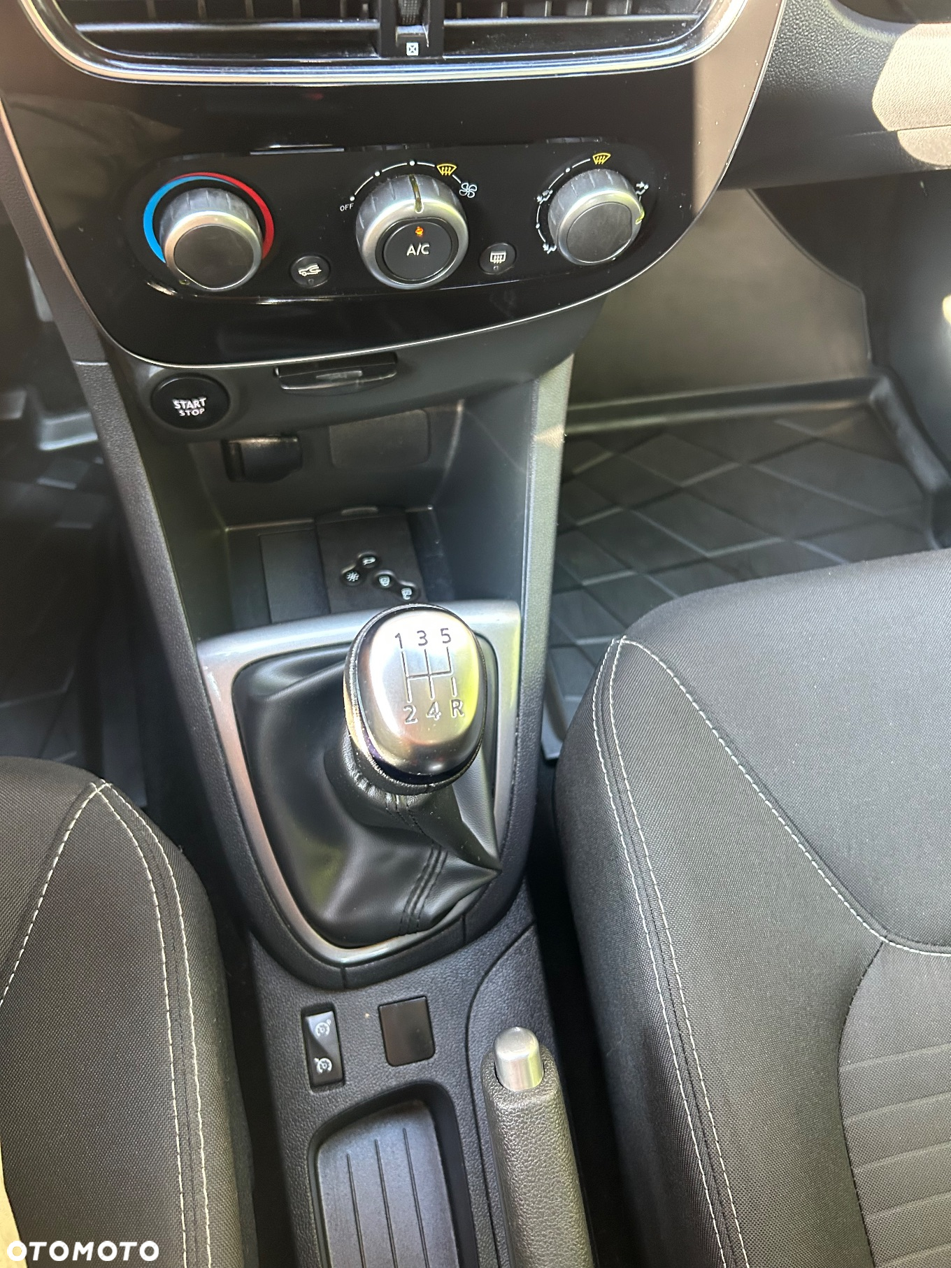 Renault Clio 1.2 16V Limited EU6 - 24