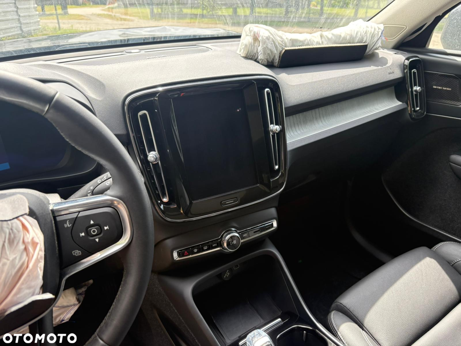 Volvo XC 40 B5 AWD Ultimate Dark - 19