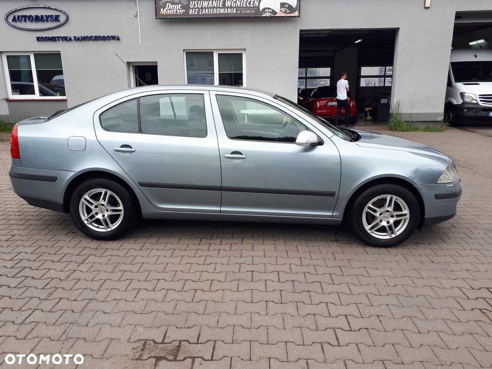 Skoda Octavia 1.6 FSI Ambiente - 8