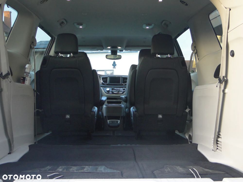Chrysler Pacifica - 10