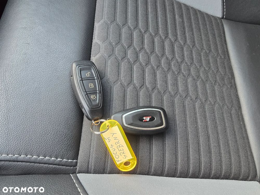 Ford Focus 2.0 EcoBoost ST mit Leder-Sport-Paket - 28