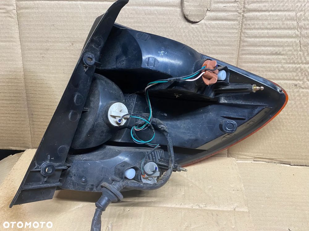 LAMPA TYLNA LEWA KIA RIO I LIFT - 5