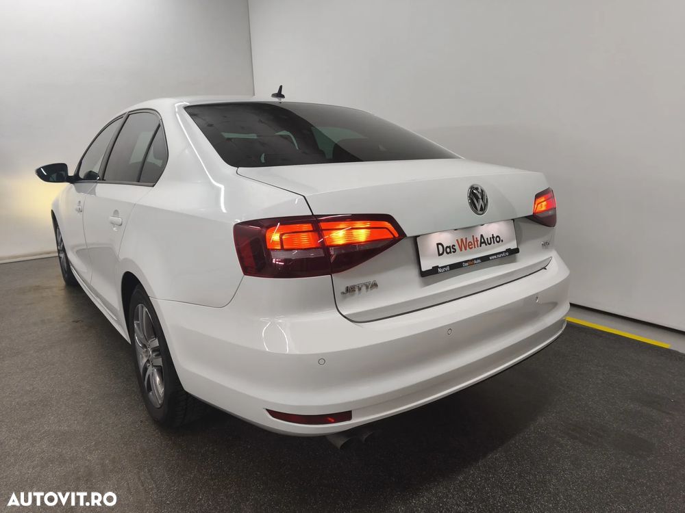 Volkswagen Jetta 2.0 TDI Highline - 3