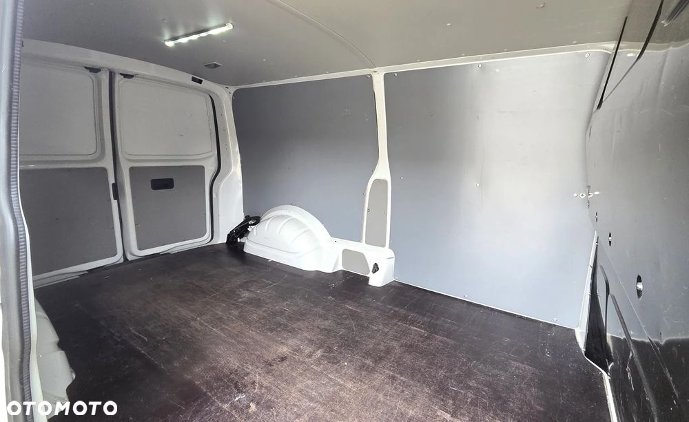 Volkswagen Transporter - 24