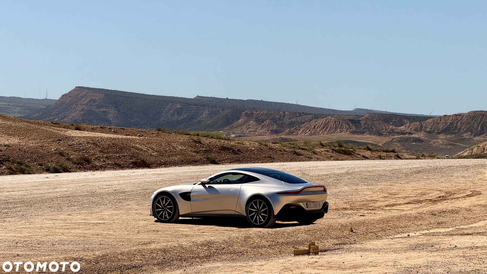 Aston Martin Vantage - 4