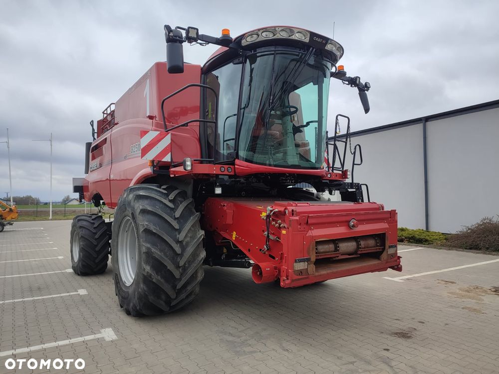 Case IH Axial-Flow 8250 - 10