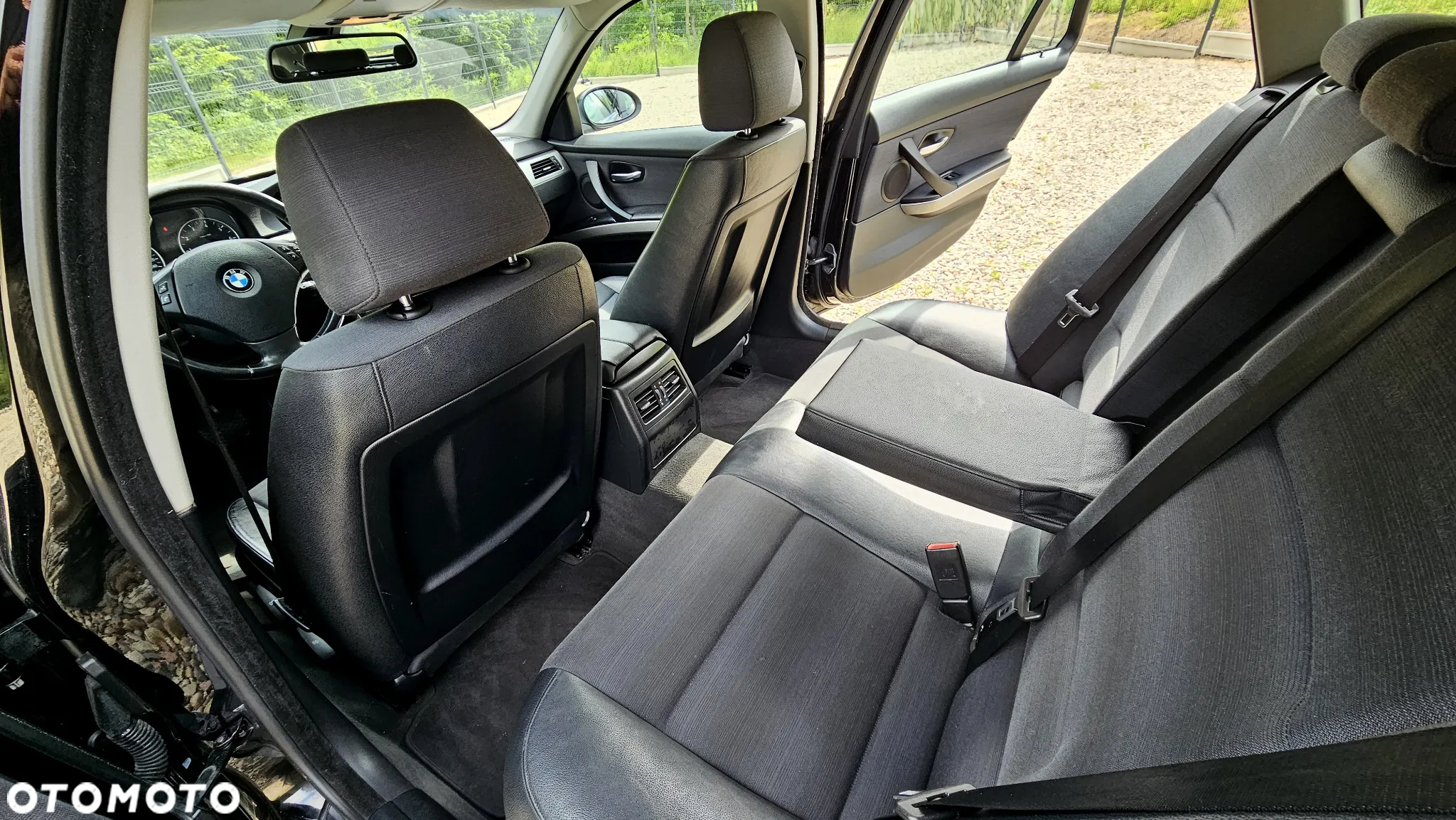 BMW Seria 3 318i Touring - 33