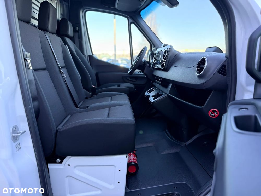 Mercedes-Benz Sprinter - 22