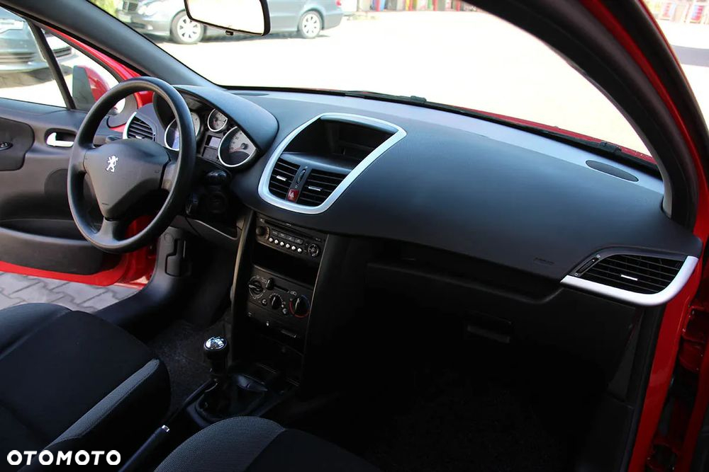 Peugeot 207 1.4 16V Trendy - 22