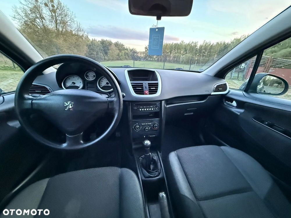 Peugeot 207 - 14