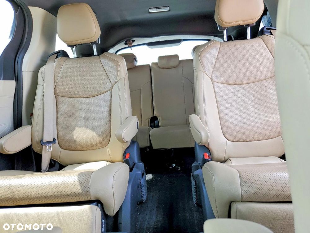 Toyota Sienna - 12
