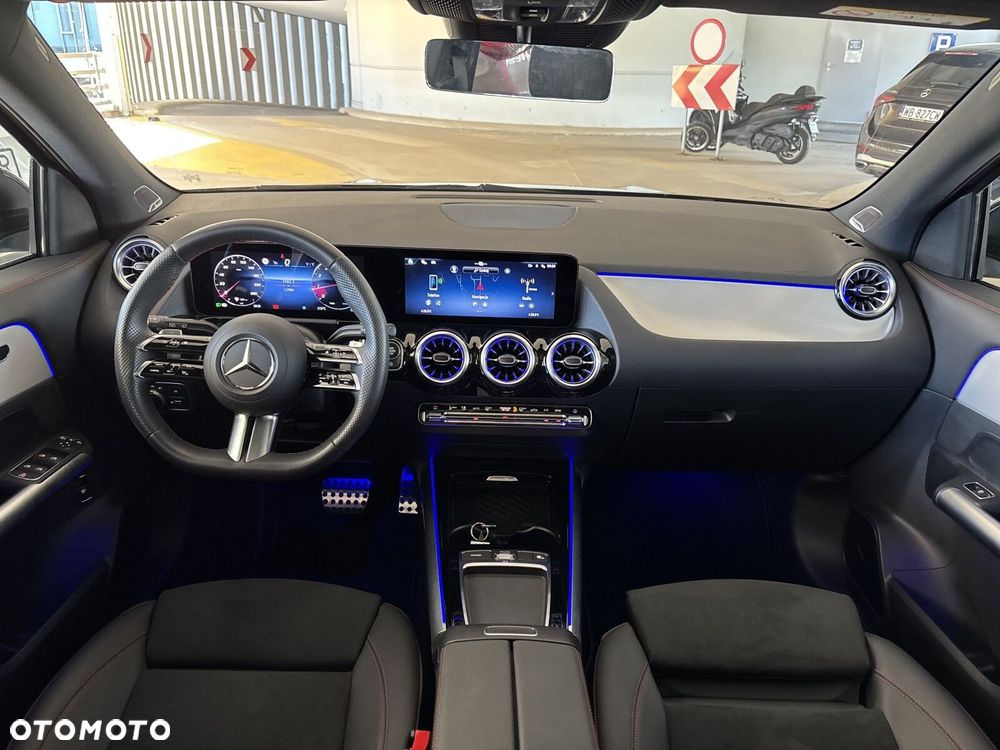 Mercedes-Benz GLA - 14