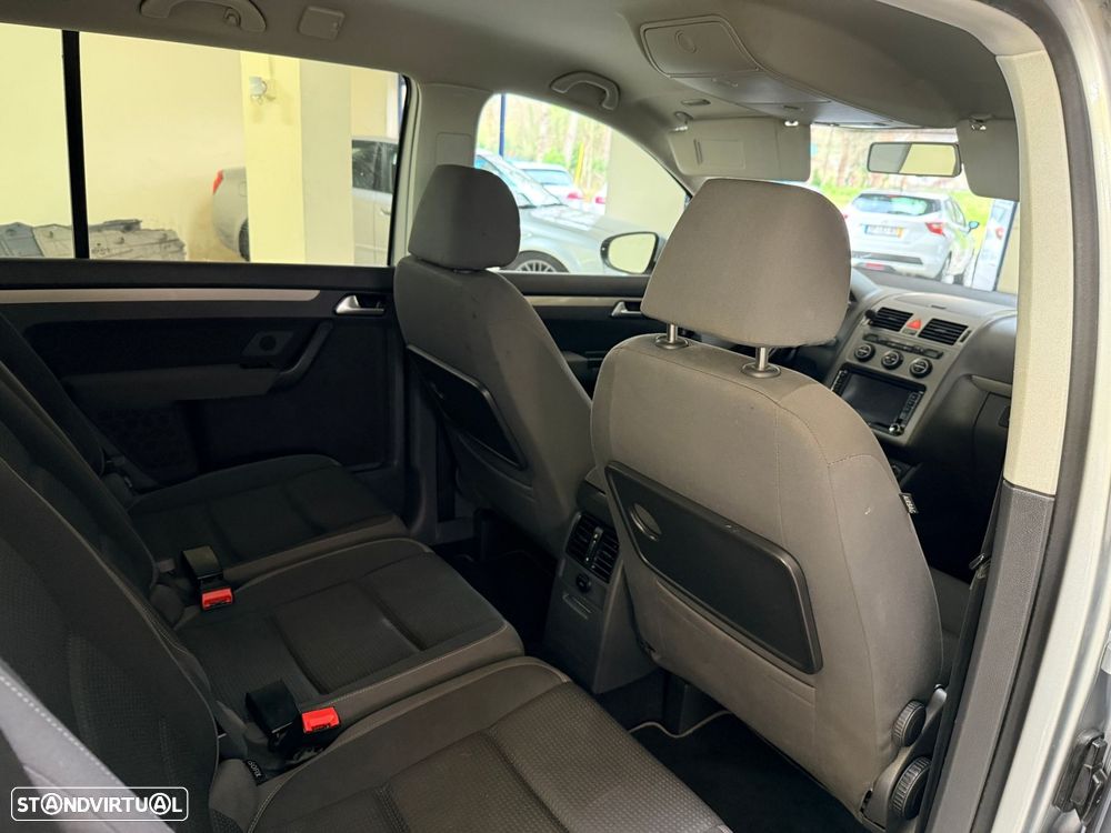 VW Touran 2.0 TDI Highline 7L - 31