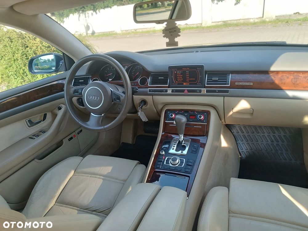Audi A8 4.2 L Quattro - 19