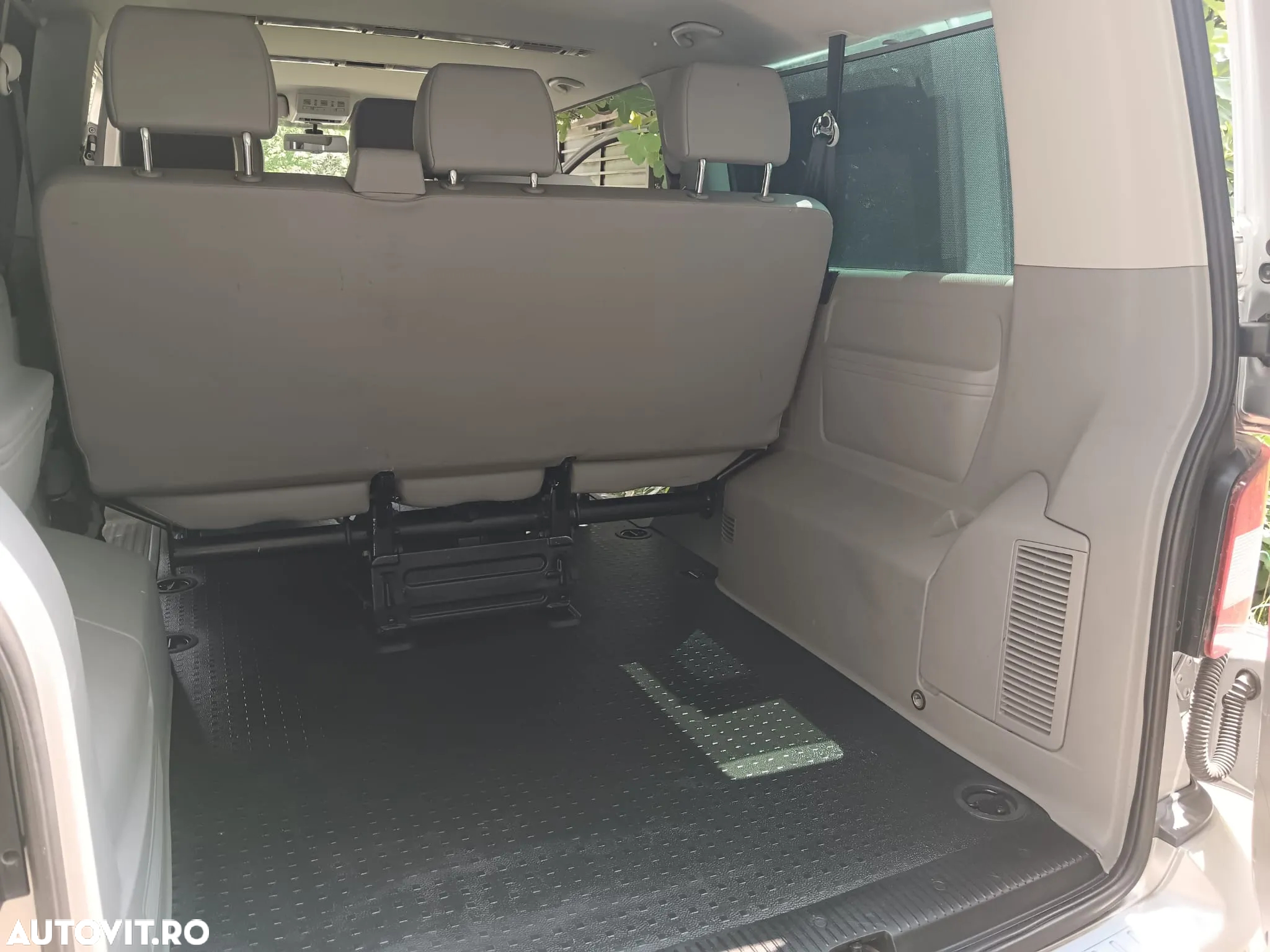 Volkswagen Caravelle - 30