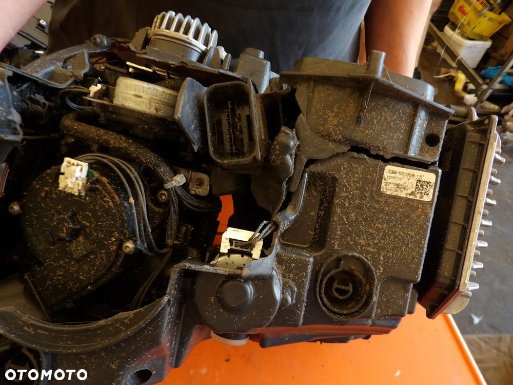BMW - G11 - LED - USZKODZONA - PRAWA LAMPA PRZEDNIA - EUROPA - 7483244 - 8