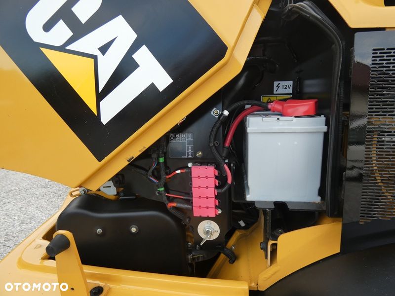Caterpillar CAT 908M z Niemiec / Tylko 2.855mtg serwisowany / - 17