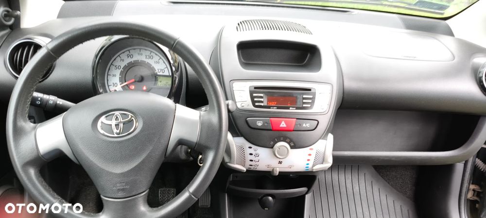 Toyota Aygo Connect - 17