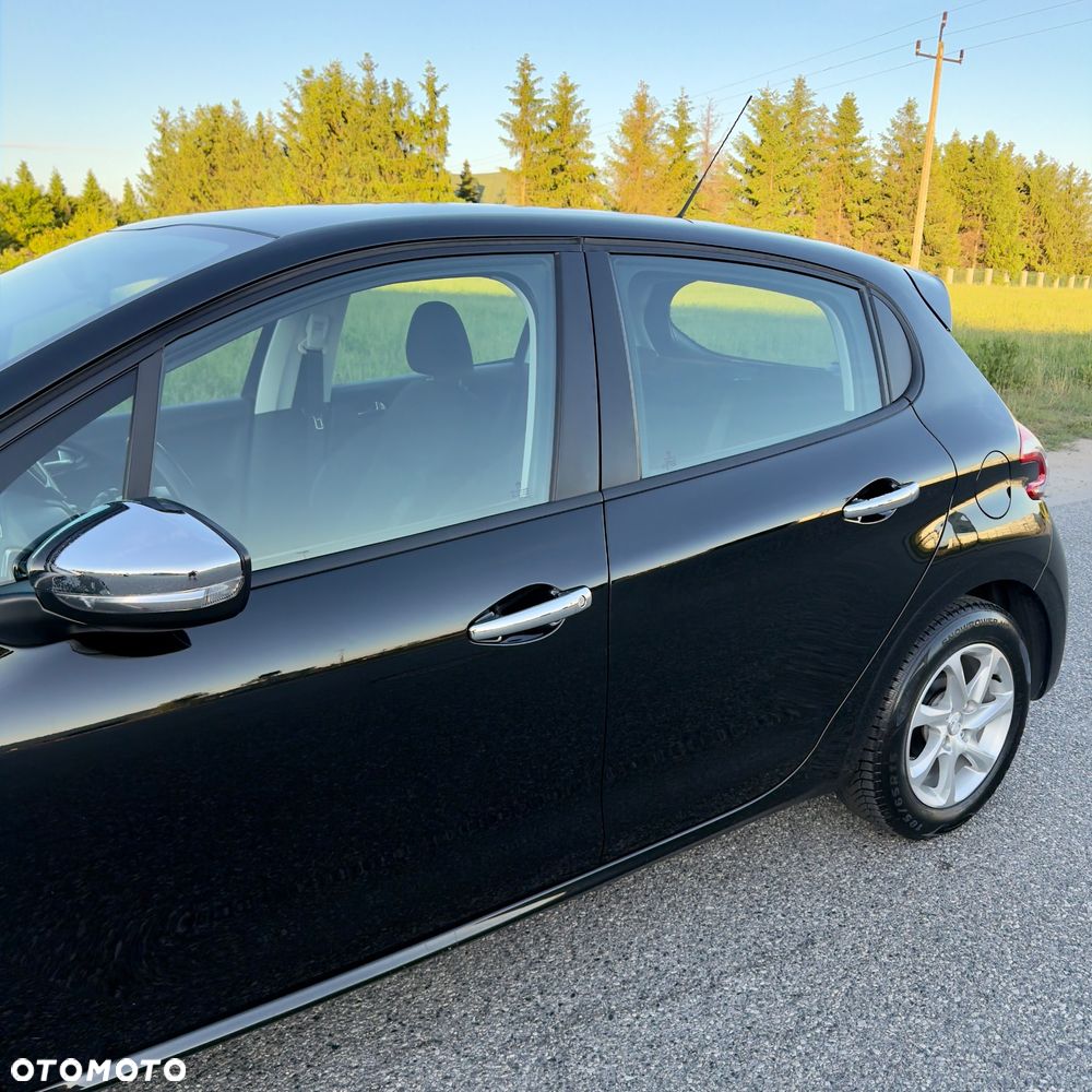 Peugeot 208 - 33