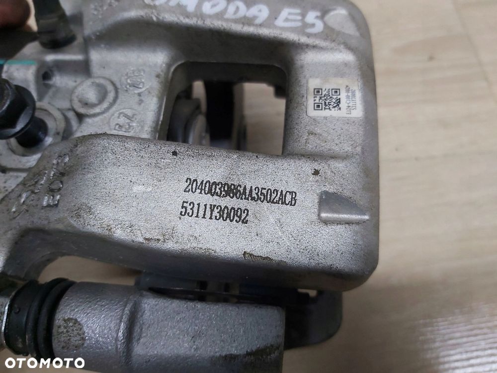 OMODA 5 E5 C5 zacisk lewy tył jarzmo 204003986AA - 5