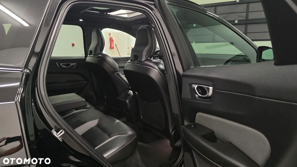 Volvo XC 60 B4 D Plus Dark - 16