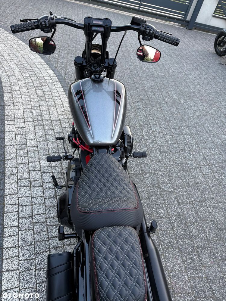 Harley-Davidson Softail Street Bob - 10