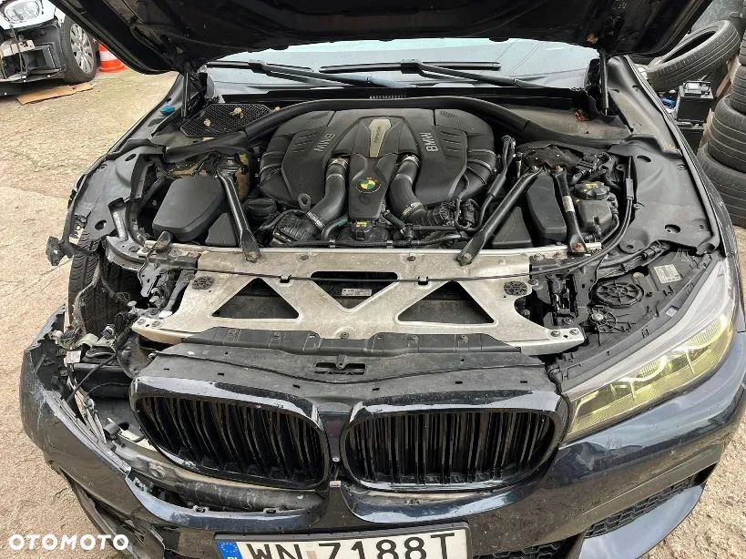 BMW Seria 7 750Li xDrive - 9