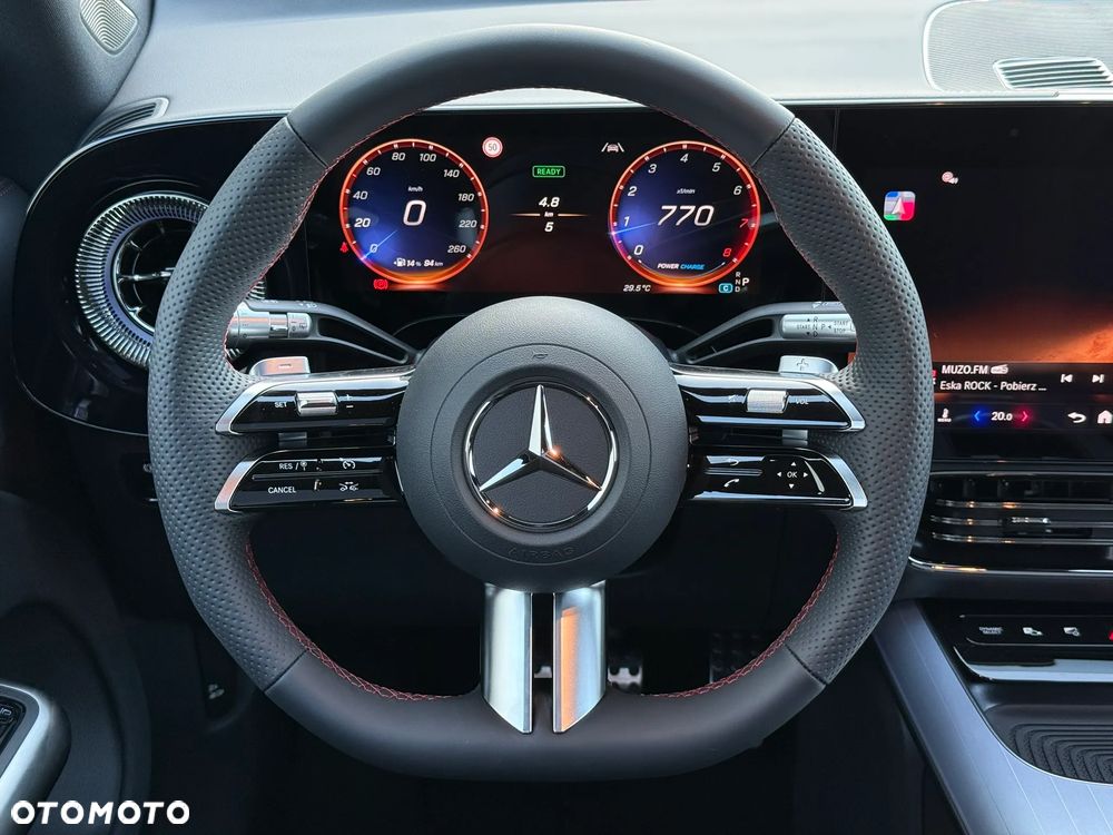 Mercedes-Benz GLB - 16