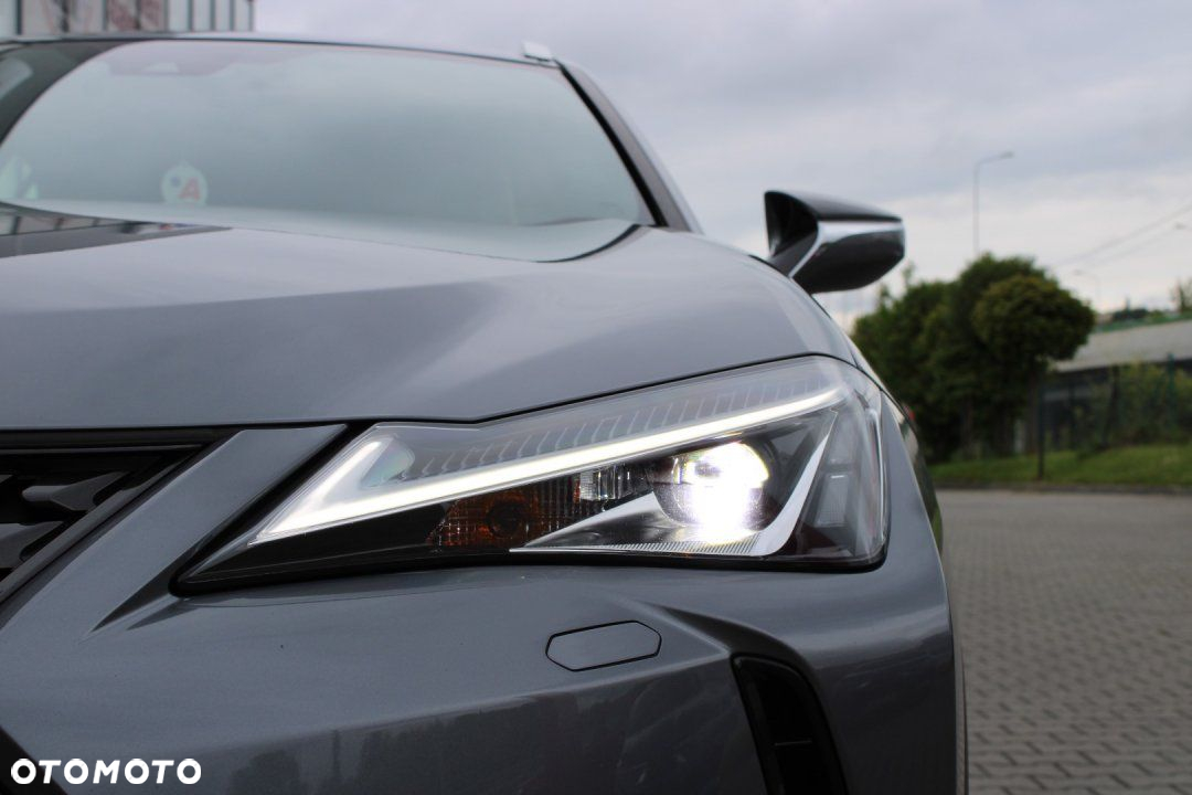 Lexus UX - 12