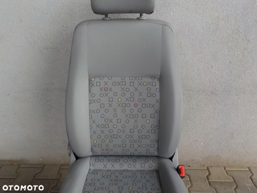 VW T5 FOTEL PRAWY PASAŻERA Z PODSTAWĄ XOXO - 4