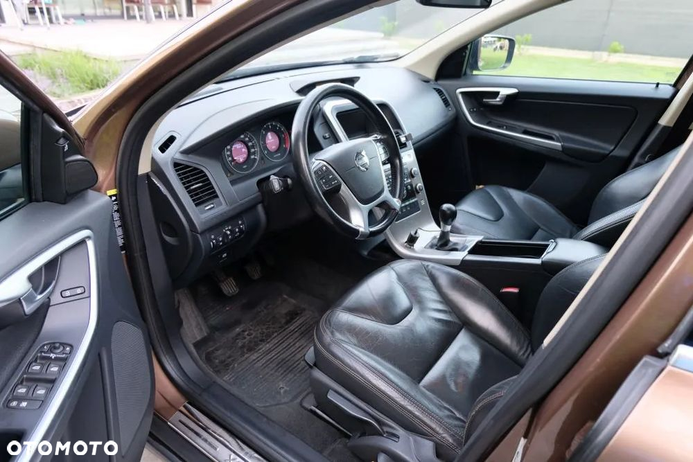Volvo XC 60 2.4D DRIVe Momentum - 6