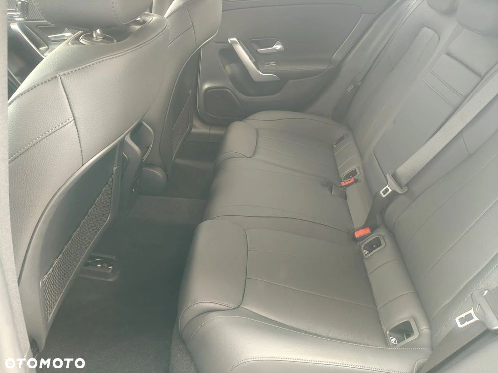 Mercedes-Benz CLA 200 d Progressive 8G-DCT - 16