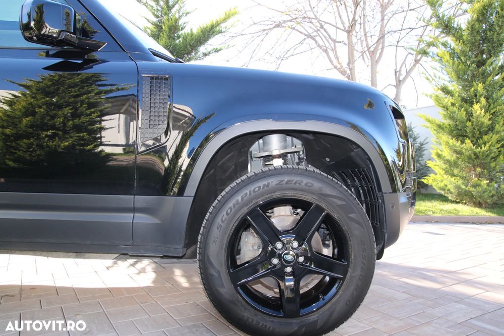 Land Rover Defender 110 3.0D 250 MHEV Hard Top X-Dynamic SE - 4