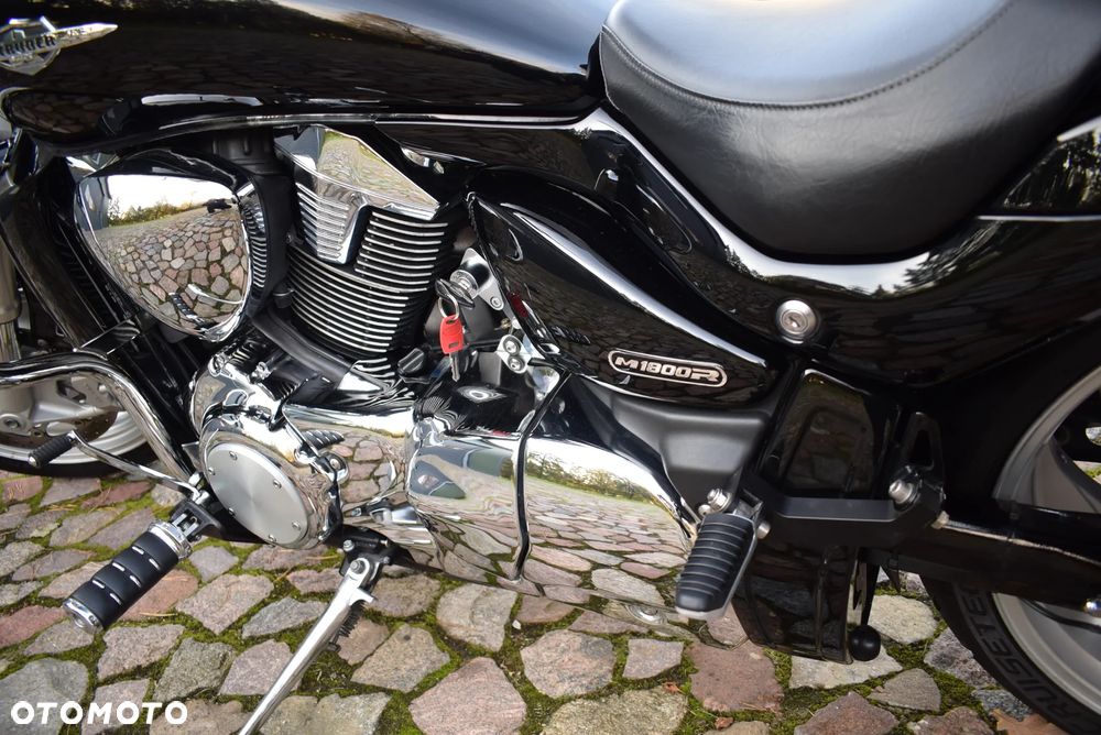 Suzuki Intruder - 17