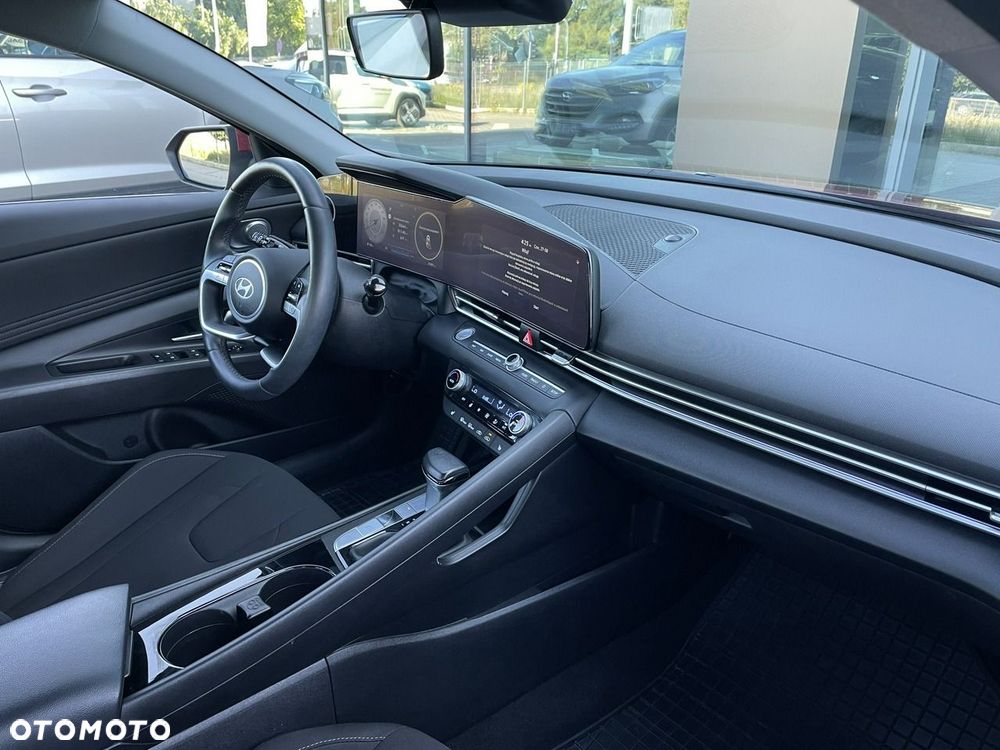 Hyundai Elantra - 16