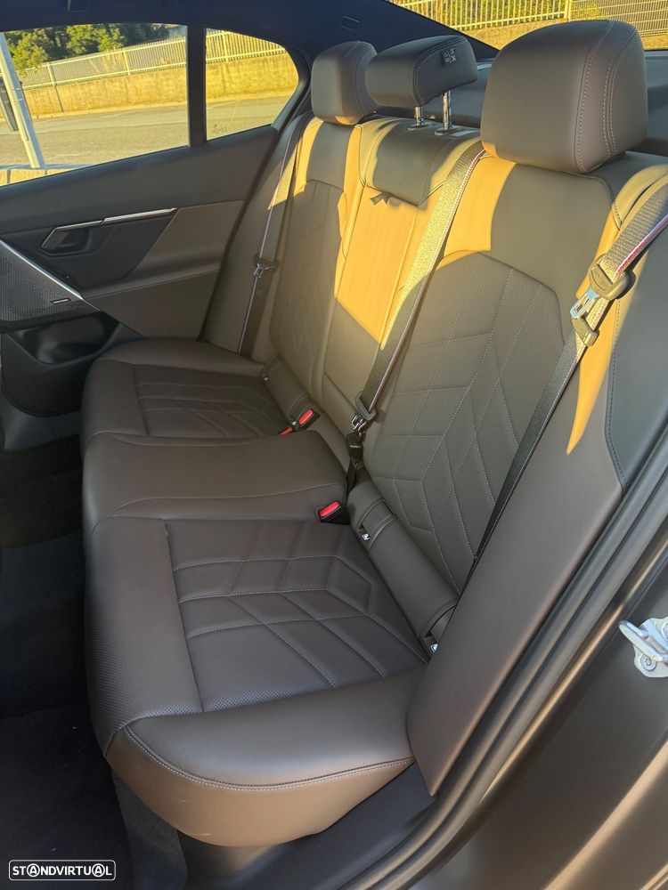 BMW 520 d Pack Desportivo M Pro - 15